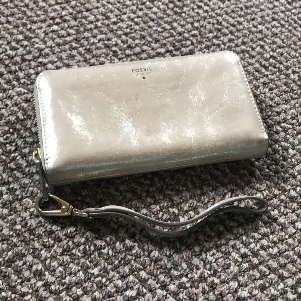 Fossil wristlet